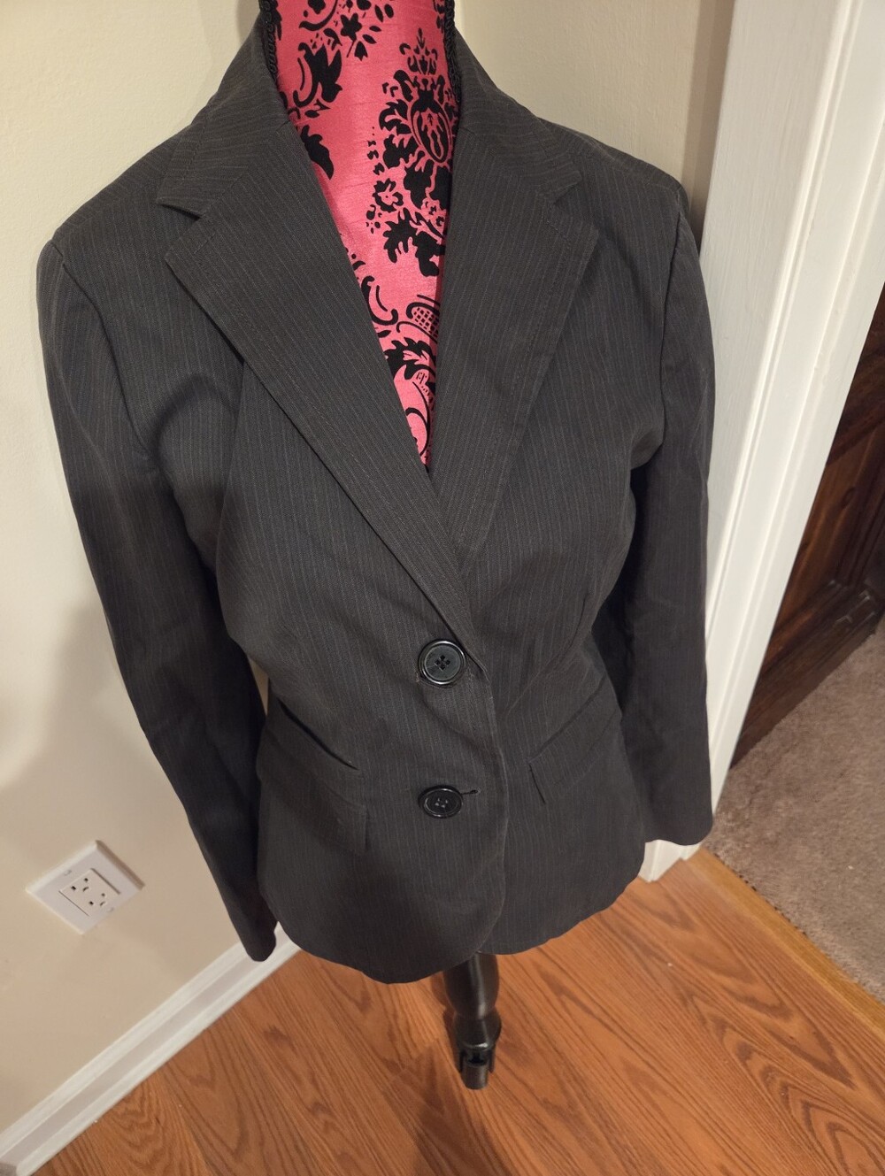 Gap Women's Charcoal Pinstripe Blazer - Tailored Two-Button Jacket 6 Excellent
